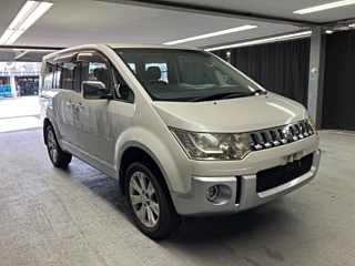 MITSUBISHI DELICA D5 2010