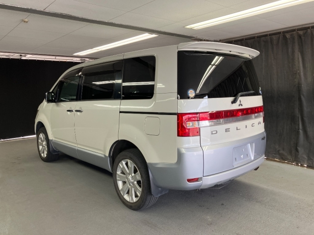 MITSUBISHI DELICA D5 2010