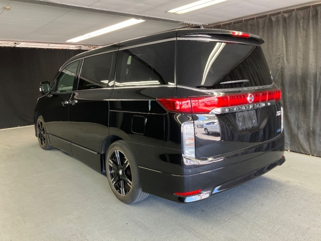 NISSAN ELGRAND 2010
