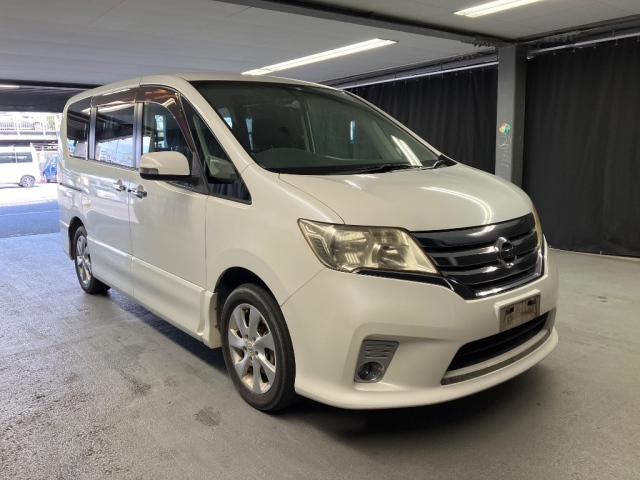 NISSAN SERENA 2011
