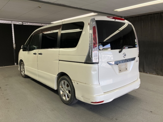 NISSAN SERENA 2011
