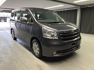 TOYOTA NOAH 2009
