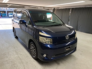TOYOTA VOXY 2009