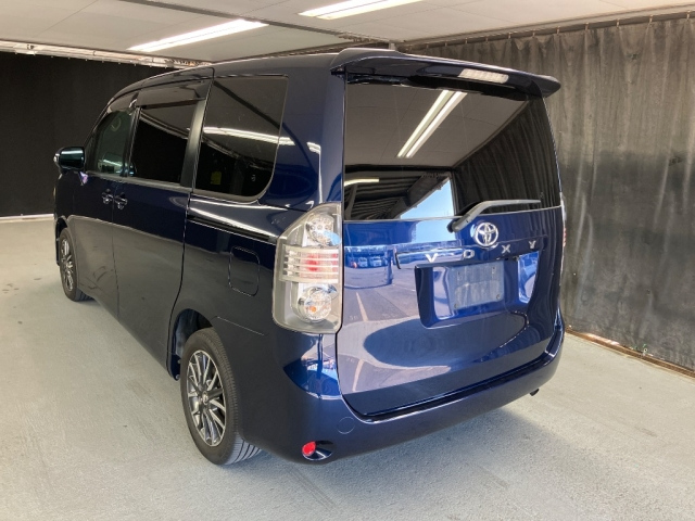 TOYOTA VOXY 2009