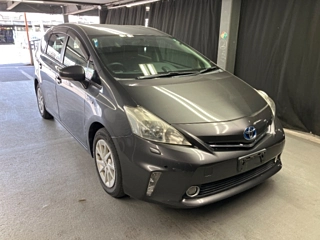 TOYOTA PRIUS ALPHA 2011