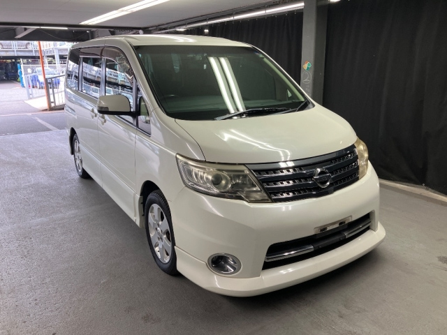 NISSAN SERENA 2010