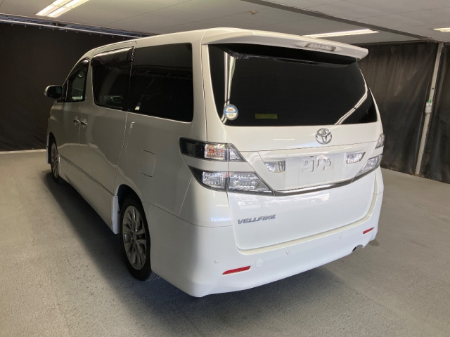 TOYOTA VELLFIRE 2010