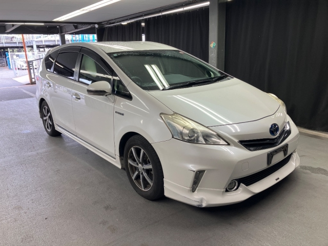 TOYOTA PRIUS ALPHA 2012