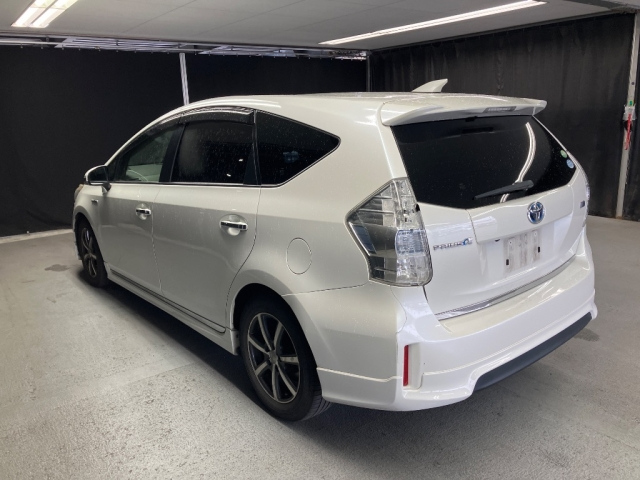 TOYOTA PRIUS ALPHA 2012
