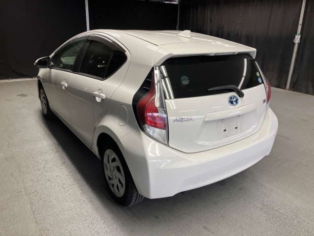 TOYOTA AQUA 2016