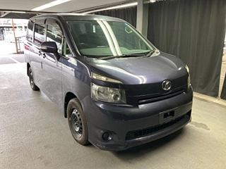 TOYOTA VOXY 2009