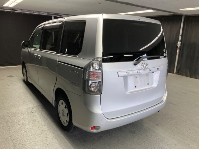 TOYOTA VOXY 2009