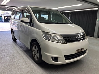 NISSAN SERENA 2009