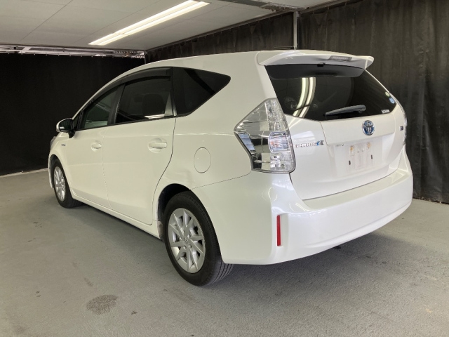 TOYOTA PRIUS ALPHA 2012