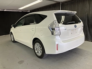 TOYOTA PRIUS ALPHA 2012