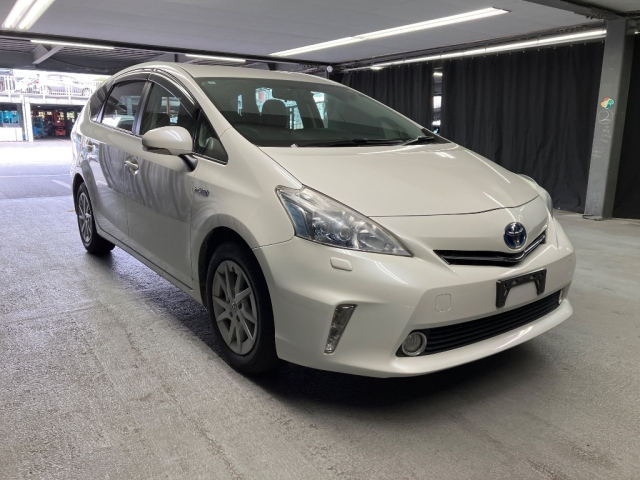 TOYOTA PRIUS ALPHA 2012