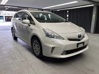 TOYOTA PRIUS ALPHA 2012