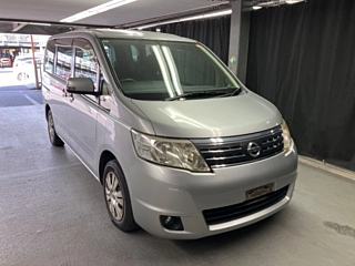 NISSAN SERENA 2010