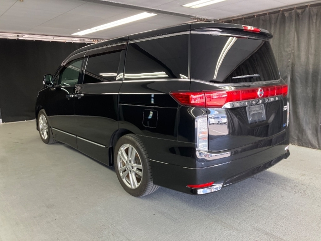 NISSAN ELGRAND 2010