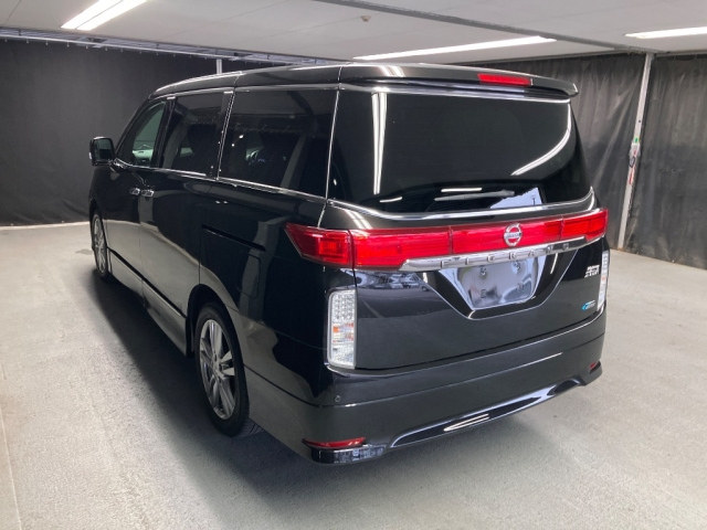 NISSAN ELGRAND 2010