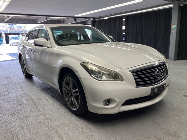 NISSAN FUGA 2010