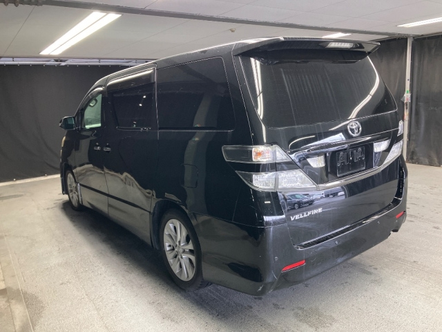 TOYOTA VELLFIRE 2010