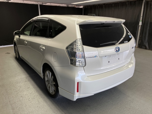 TOYOTA PRIUS ALPHA 2012