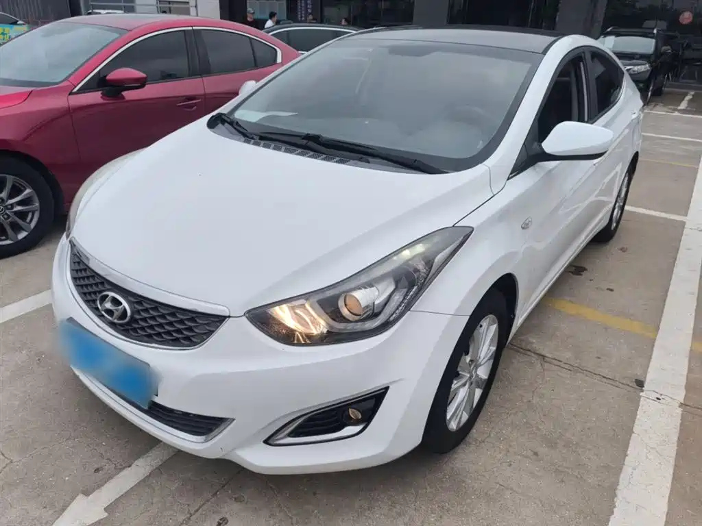 HYUNDAI ELANTRA