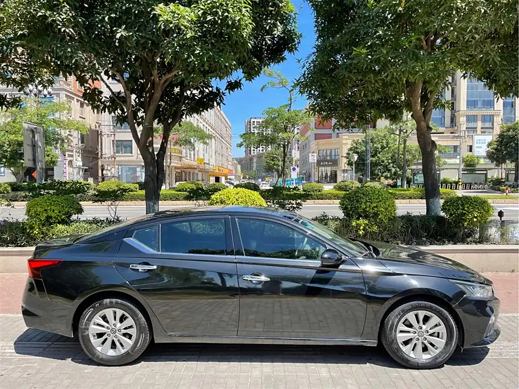 NISSAN TEANA 2020
