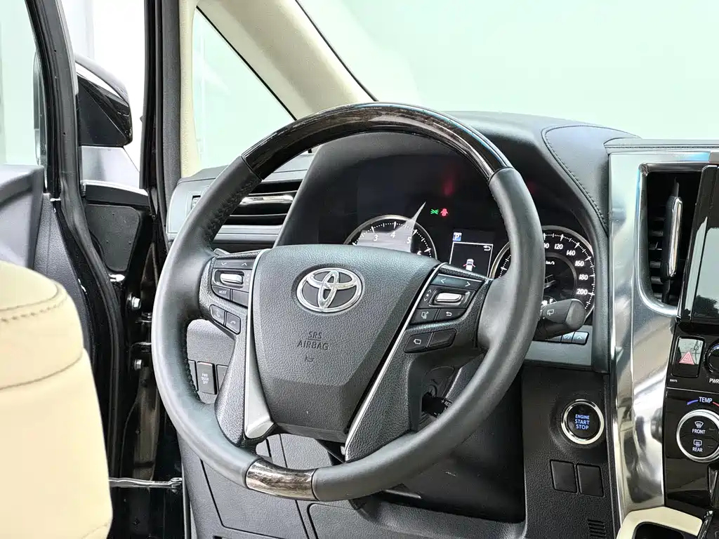 TOYOTA ALPHARD 2018