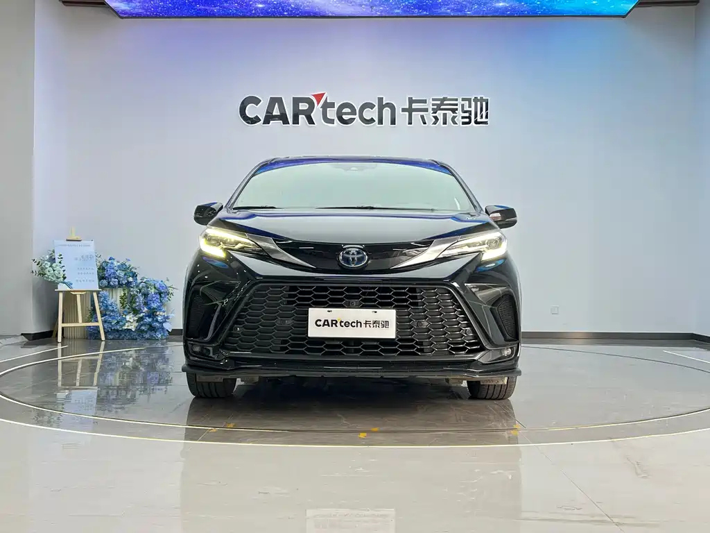 TOYOTA GRANVIA 2023