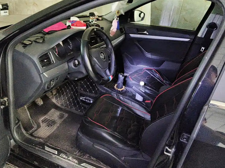 VOLKSWAGEN LAVIDA 2015