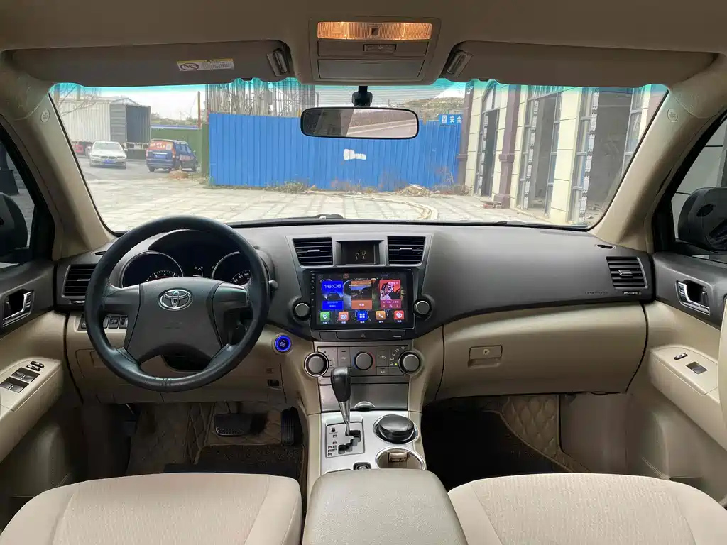 TOYOTA HIGHLANDER 2011