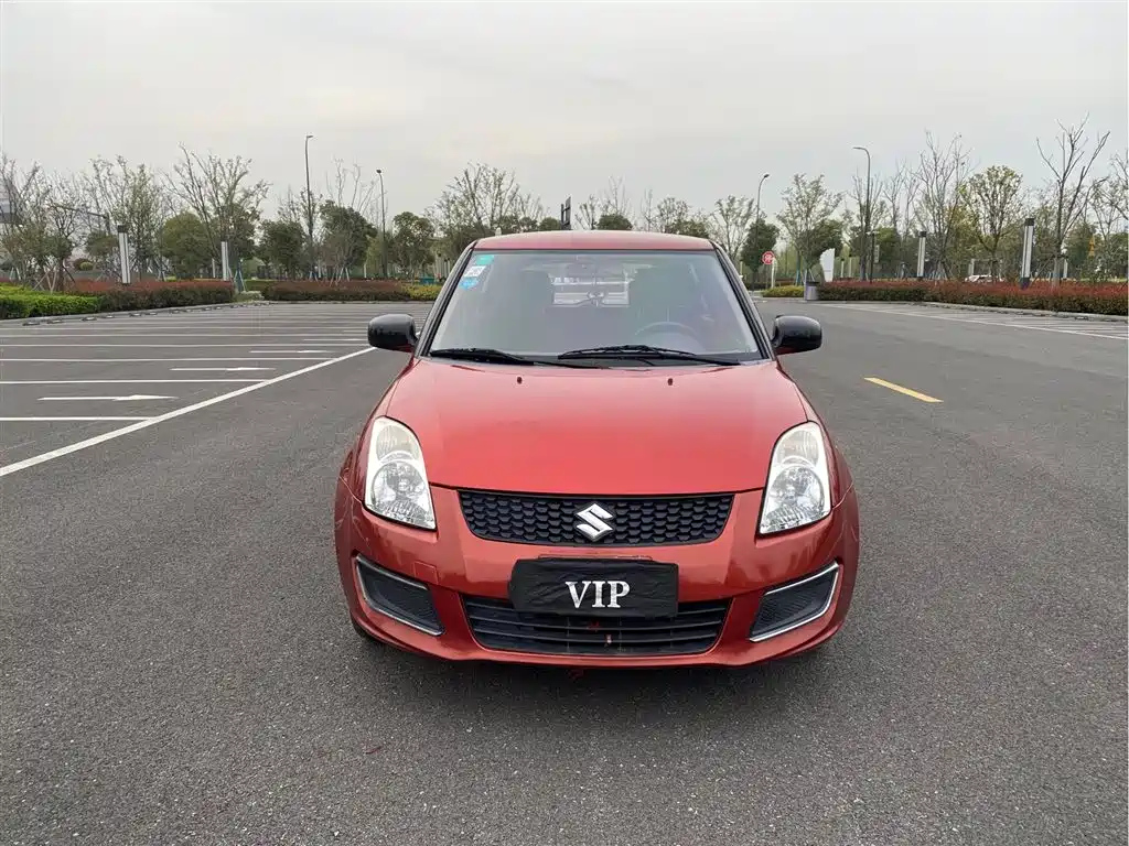 SUZUKI SWIFT 2015