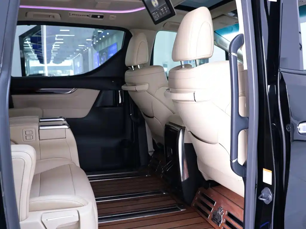 TOYOTA ALPHARD 2017