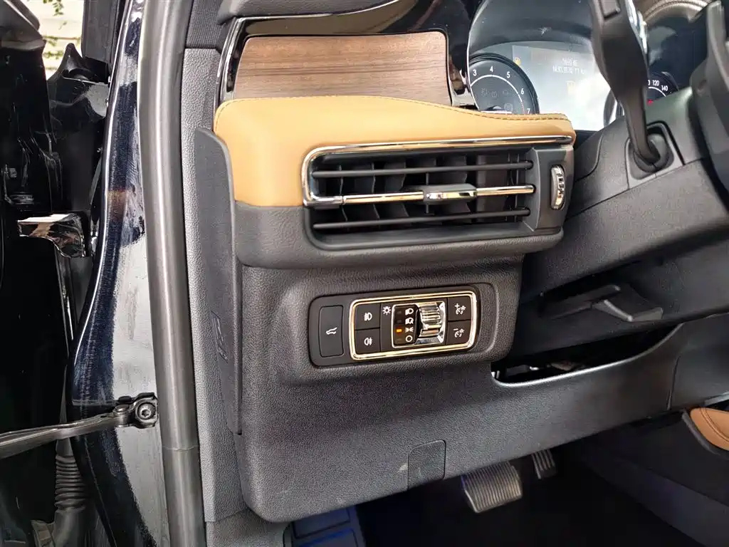 LINCOLN ADVENTURER 2020