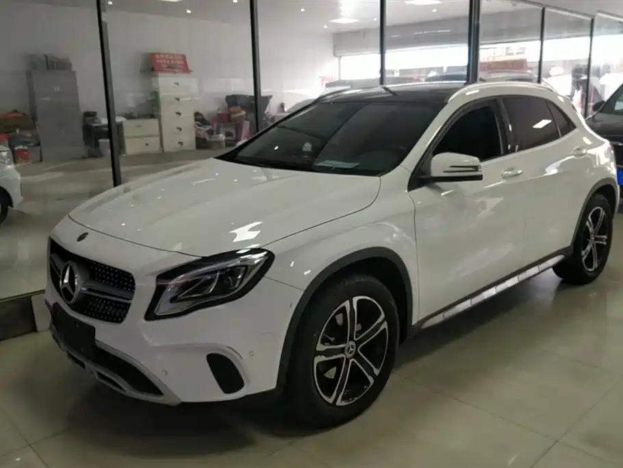 MERCEDES BENZ GLA 2018