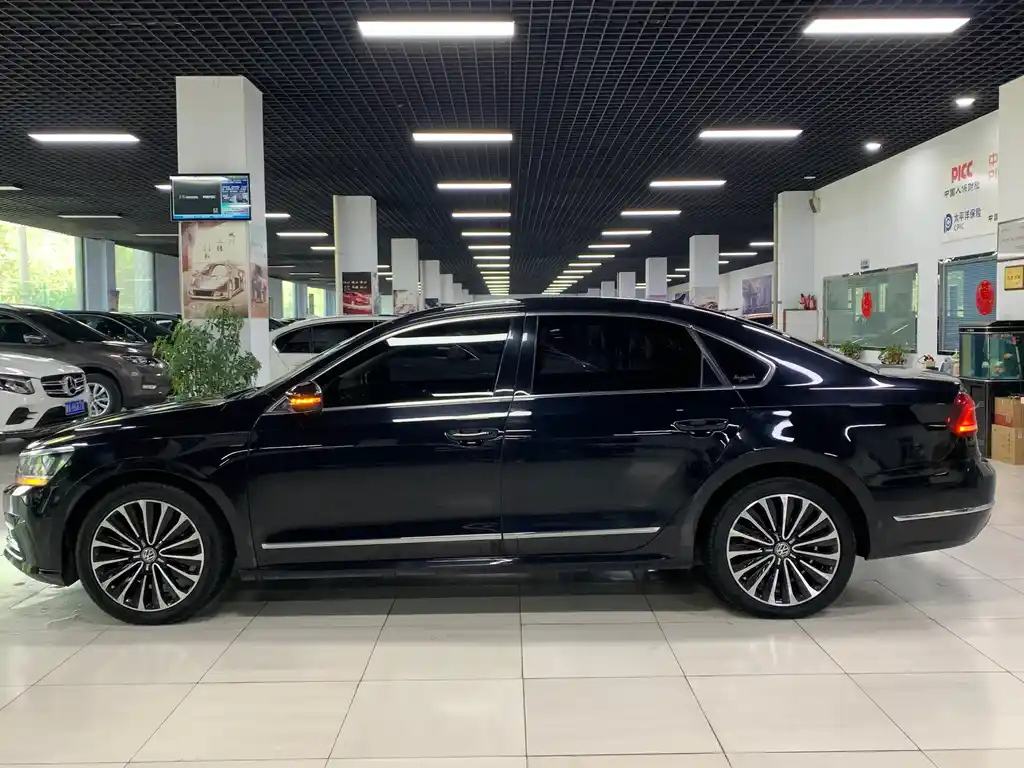 VOLKSWAGEN PASSAT 2017