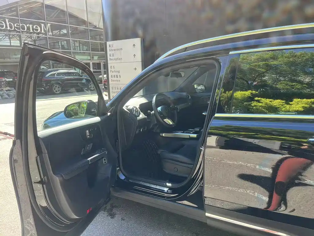 MERCEDES BENZ GLB 2024