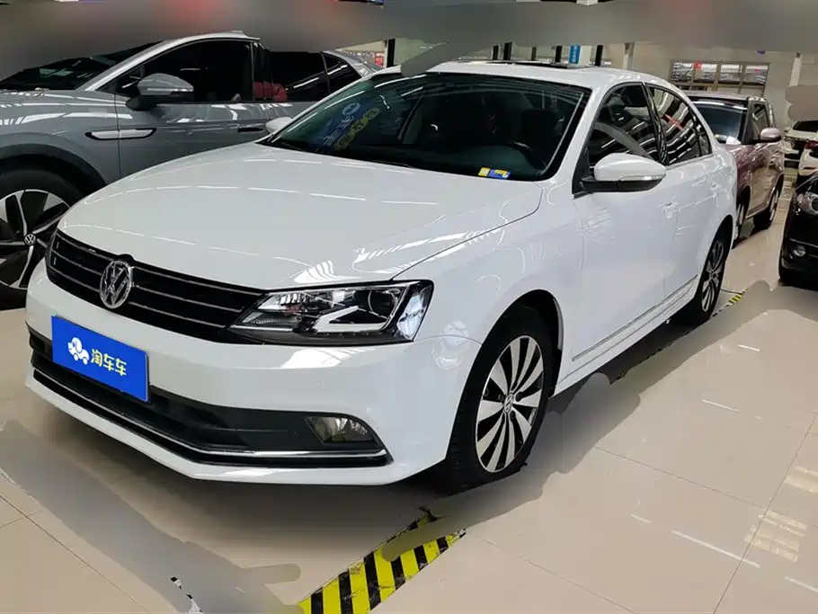 VOLKSWAGEN SAGITAR 2015