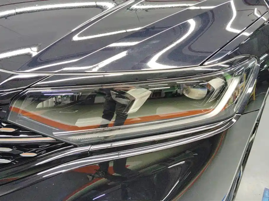 VOLKSWAGEN PASSAT 2024