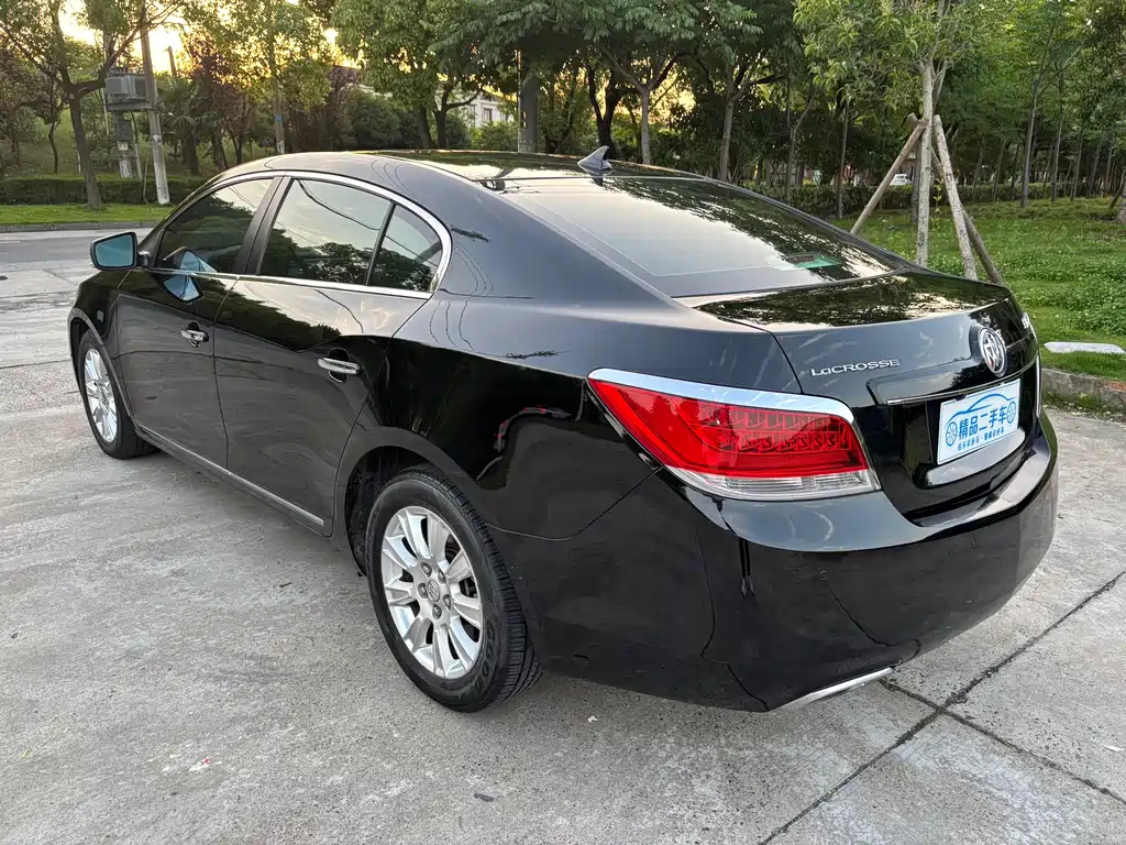 BUICK LACROSSE 2012