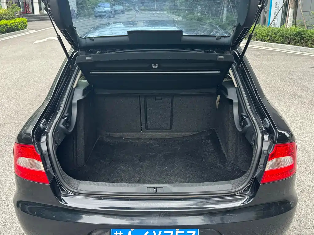 SKODA SUPERB 2012