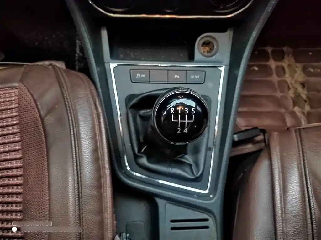 VOLKSWAGEN LAVIDA 2015