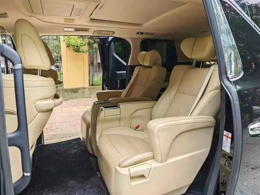 TOYOTA ALPHARD 2018