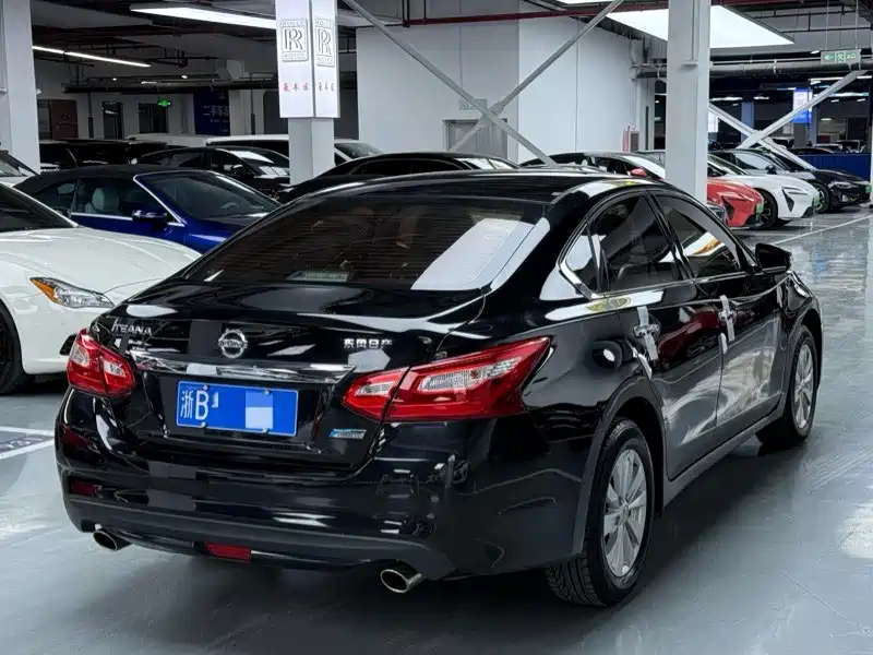 NISSAN TEANA 2016