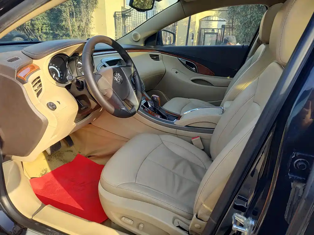 BUICK LACROSSE 2012