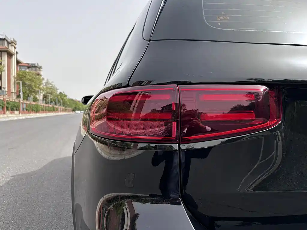 MERCEDES BENZ GLB 2024