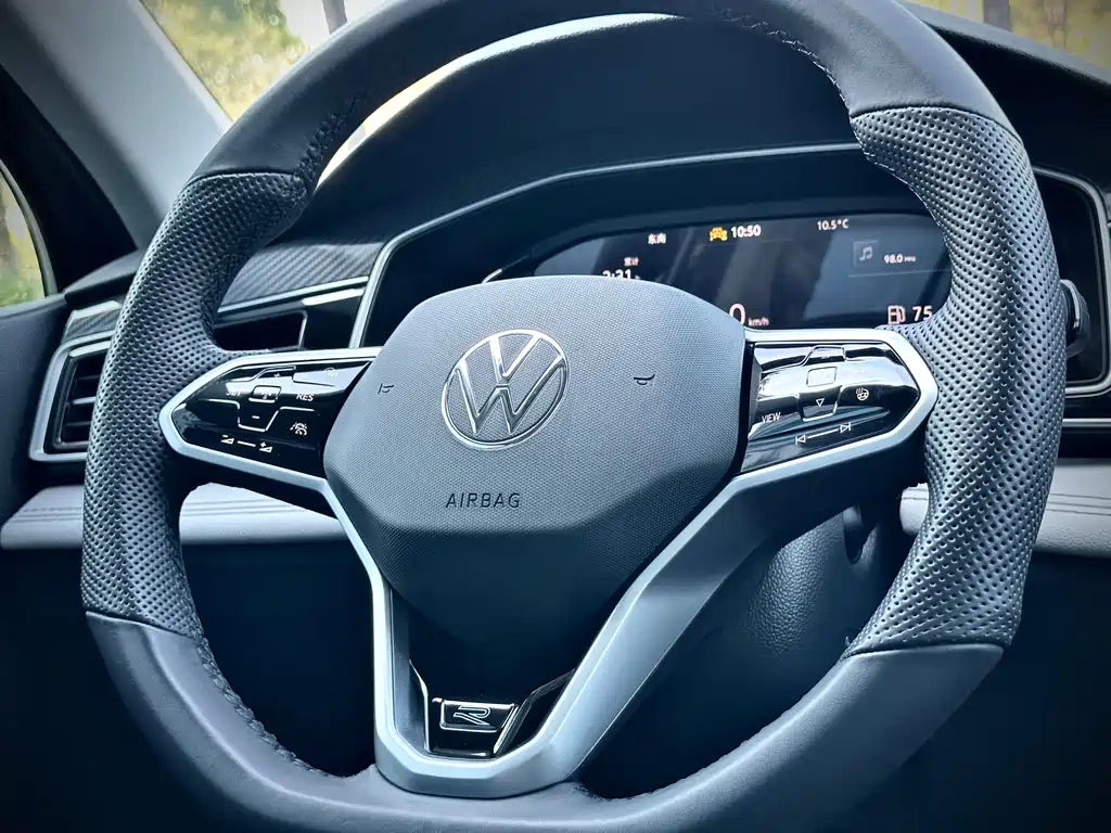 VOLKSWAGEN TIGUAN L 2022