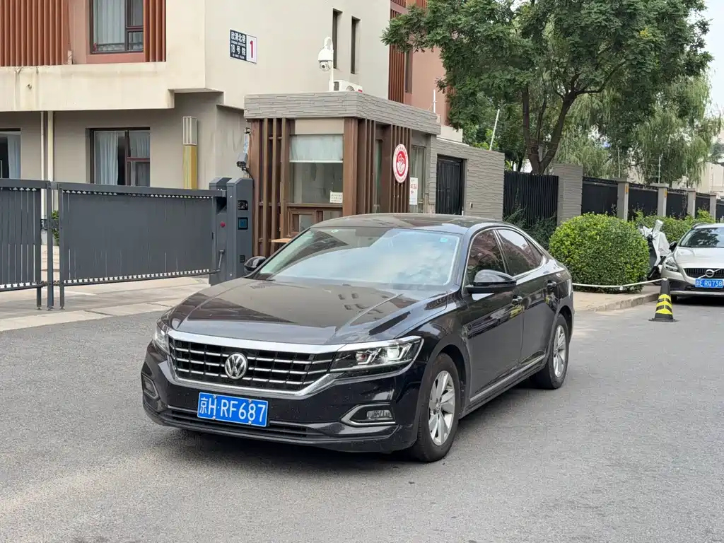 VOLKSWAGEN PASSAT 2019